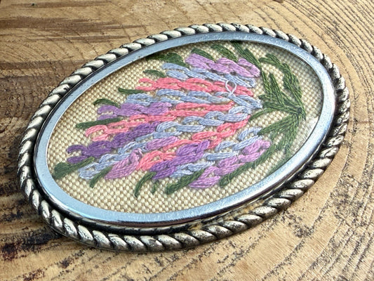 Vintage Embroidered Heather Brooch Silver Tone Oval Rope Border Floral Pin