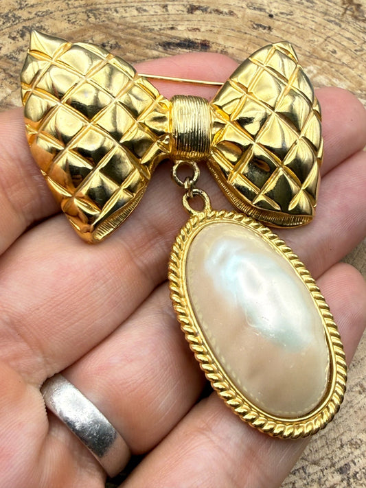 Vintage Bow Brooch Quilted Faux Pearl Drop Dangle Gold Tone Pin Ribbon Chunky