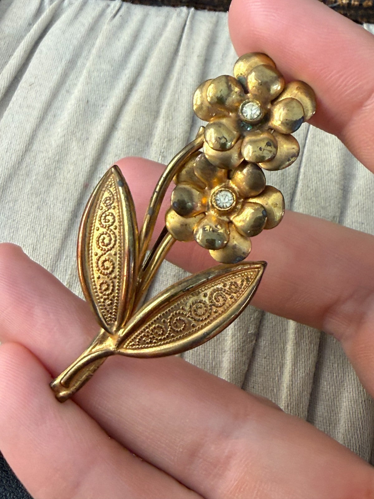 Vintage Double Flower Spray Brooch Clear Rhinestone Leaf Stem Gold Tone Floral
