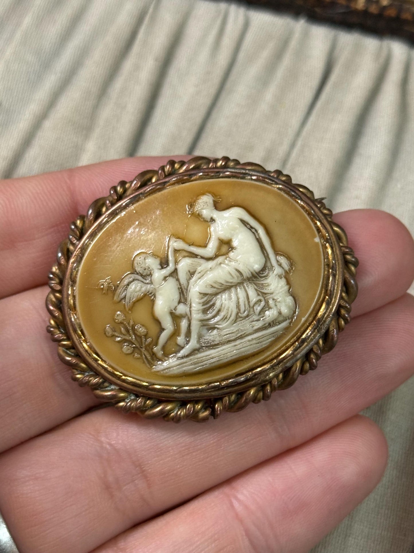 Antique Venus & Cupid Cameo Brooch