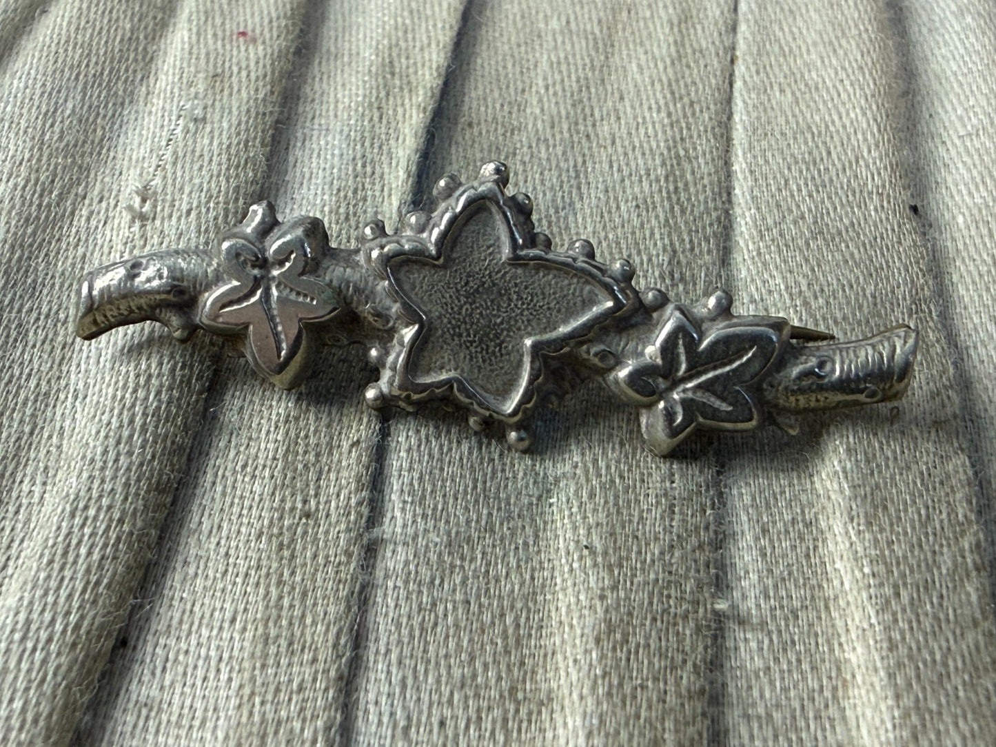 Antique Ivy Leaf Bar Brooch Silver Tone Pin Floral Natural Victorian C Clasp