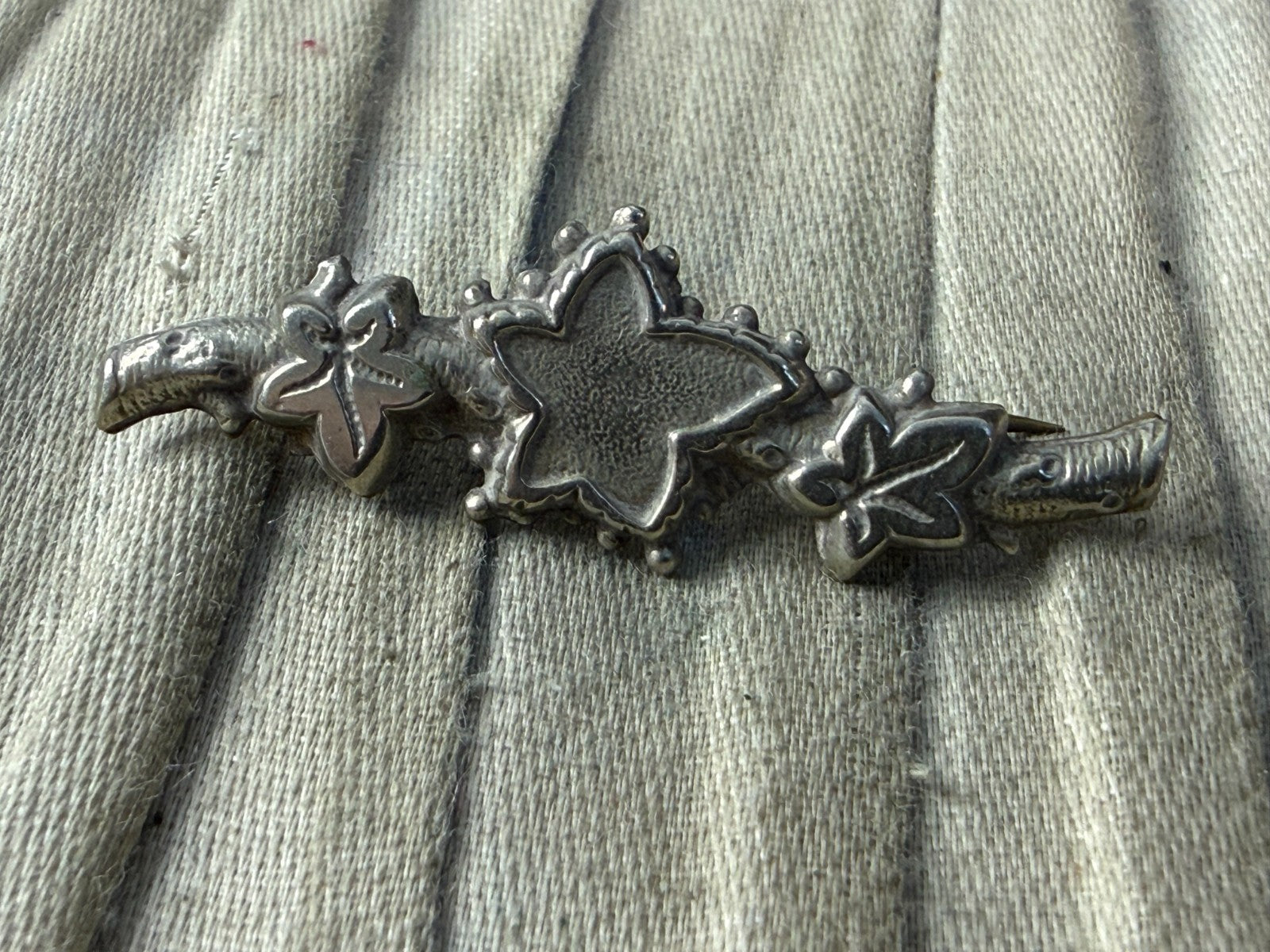Antique Ivy Leaf Bar Brooch Silver Tone Pin Floral Natural Victorian C Clasp