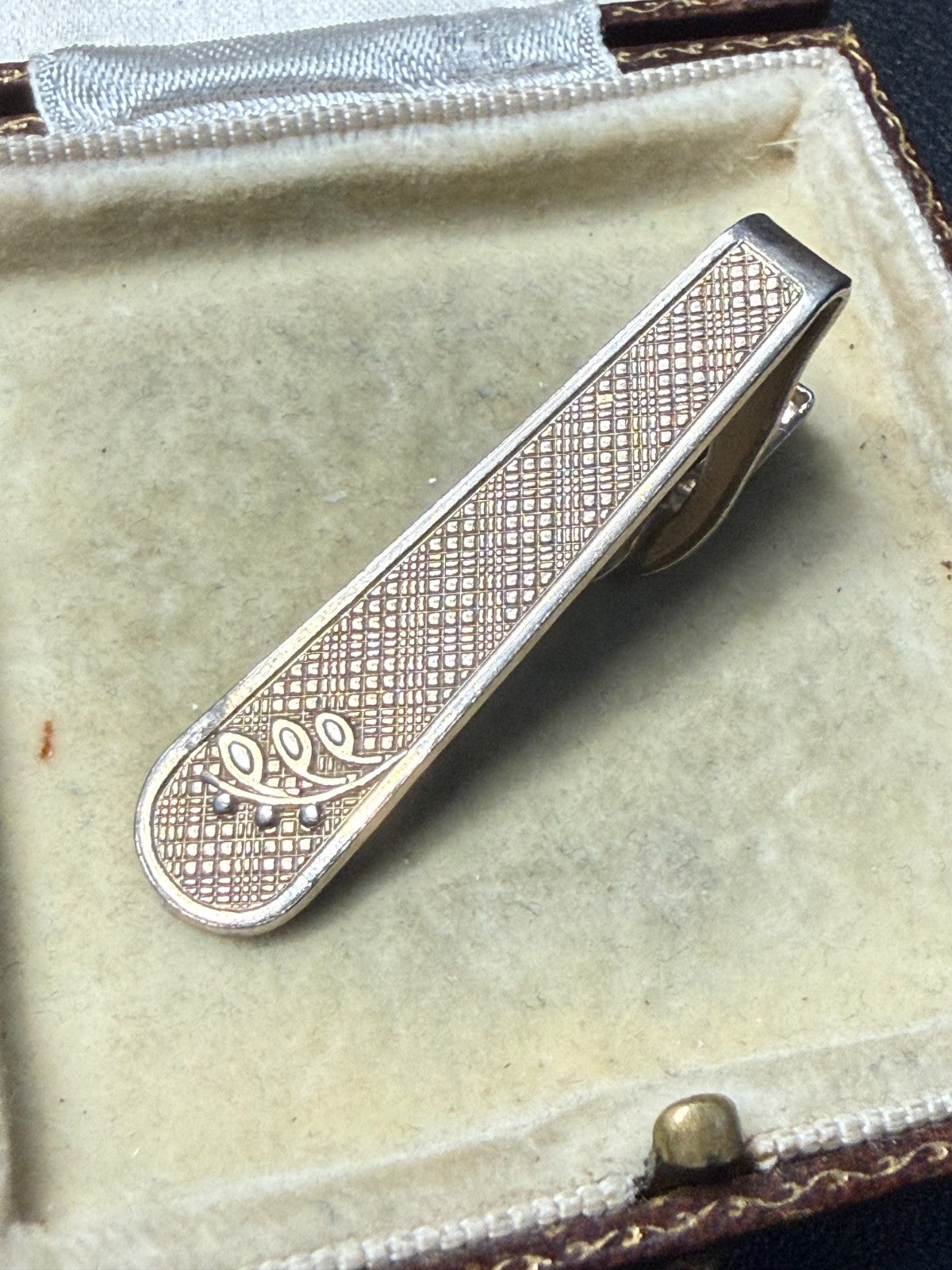 Vintage Fern Tie Clip Gold Tone Metal Bar Crosshatch Natural Mens Gents Retro