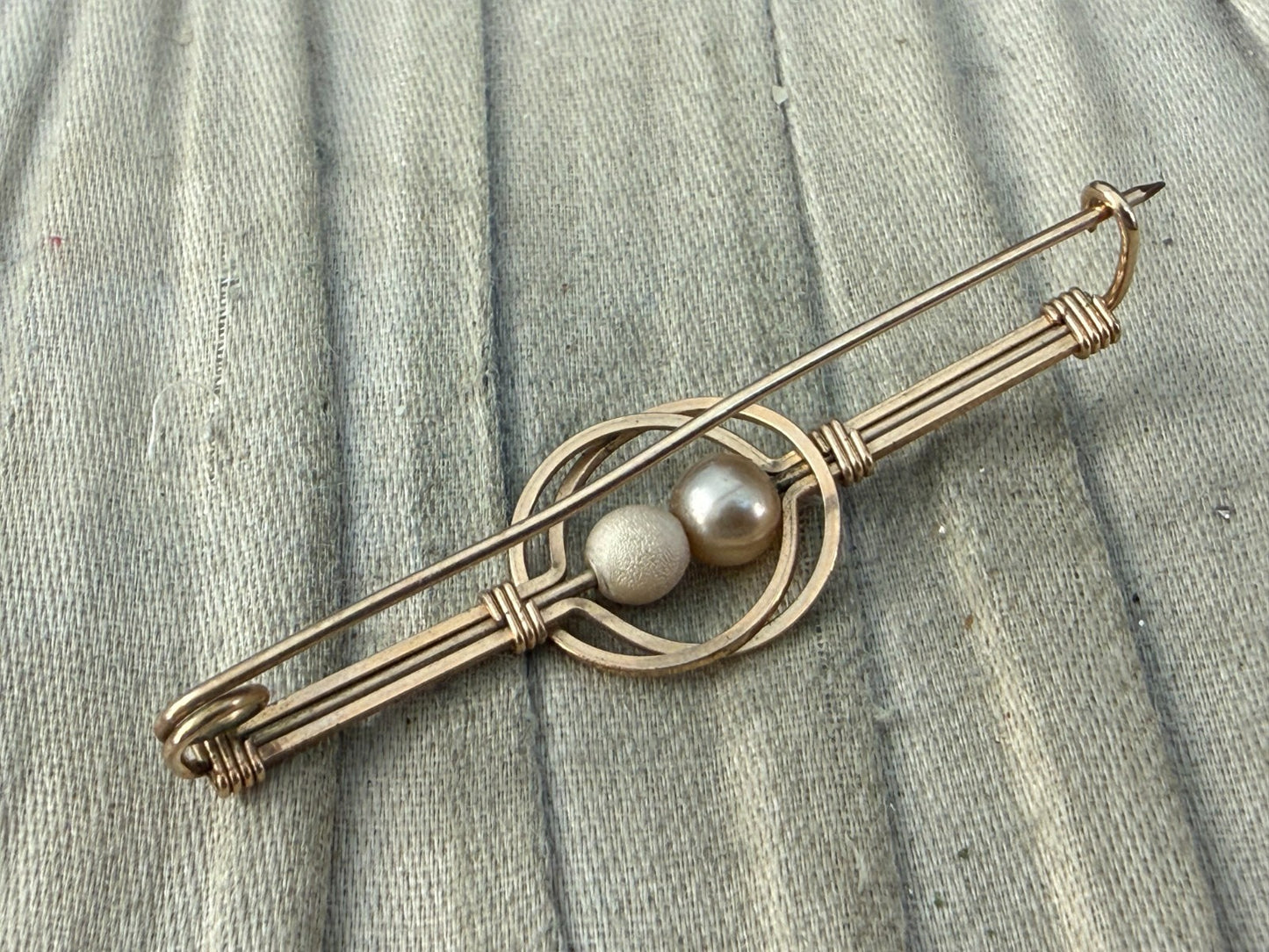 Antique Art Deco Gilt Bar Brooch Twin Pearl Cage Wirework Lapel Gold Tone Pin