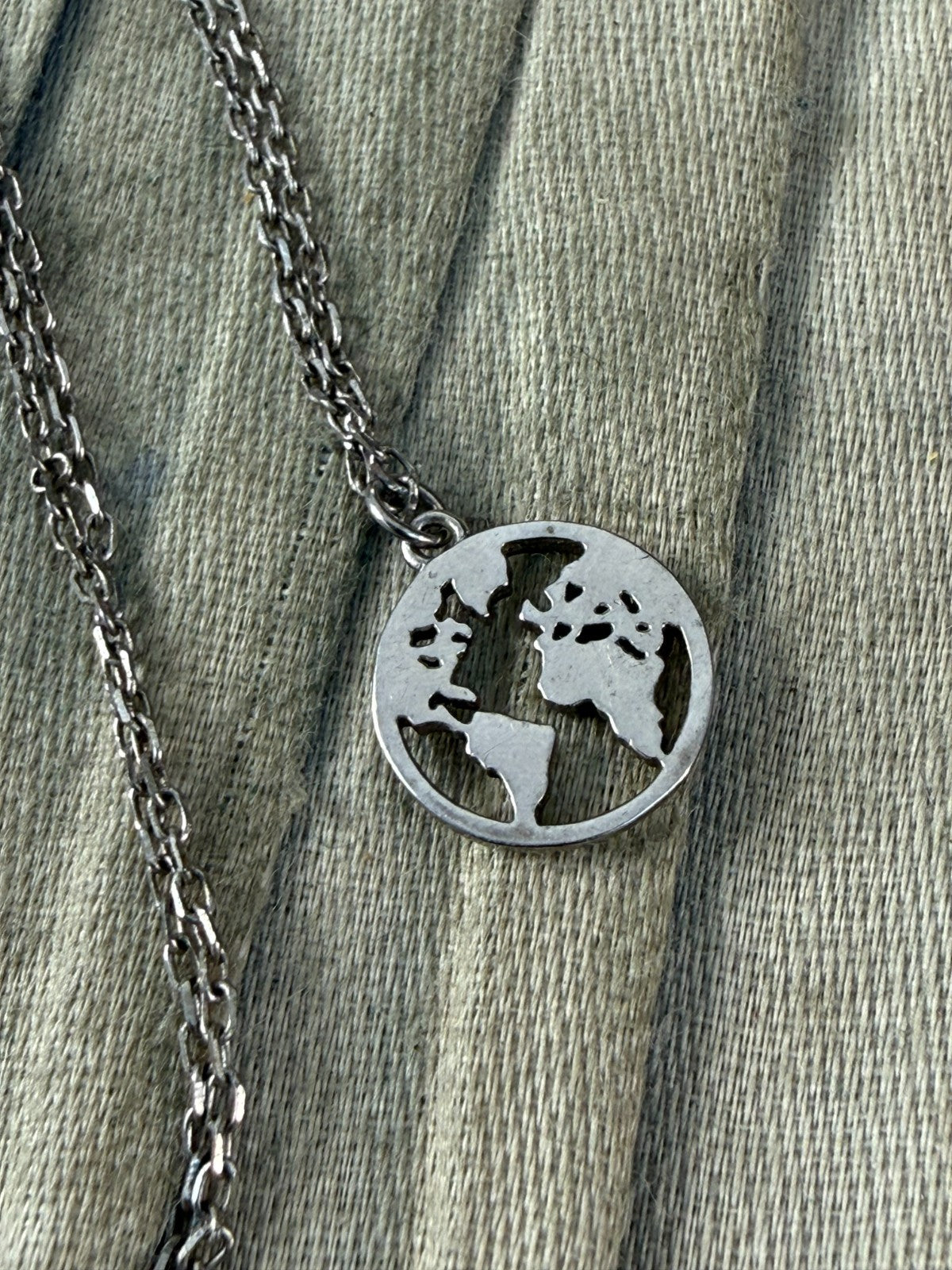 Sterling Silver 925 Globe World Map Pendant Necklace Cable Chain 46cm