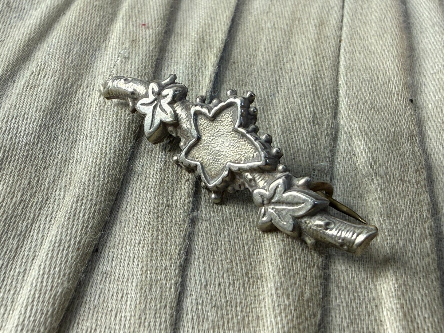 Antique Ivy Leaf Bar Brooch Silver Tone Pin Floral Natural Victorian C Clasp