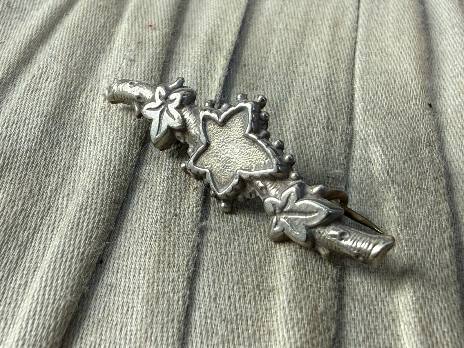 Antique Ivy Leaf Bar Brooch Silver Tone Pin Floral Natural Victorian C Clasp