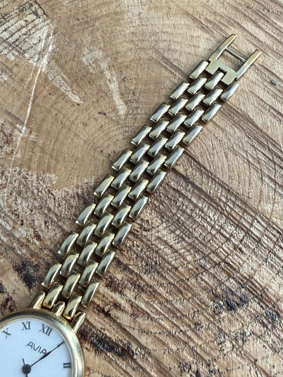 Vintage Avia Ladies Quartz Watch Gold Tone White Roman Numeral Dial Swiss Ebauch