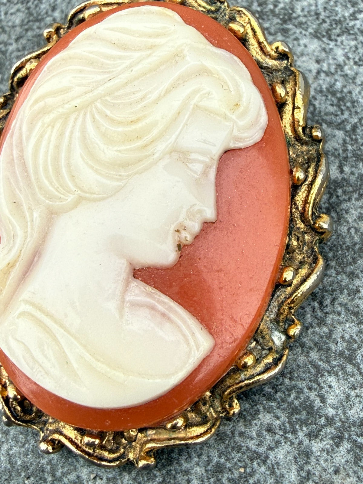 Vintage Cameo Brooch Gold Tone Pin Portrait Lady Woman Plastic Resin