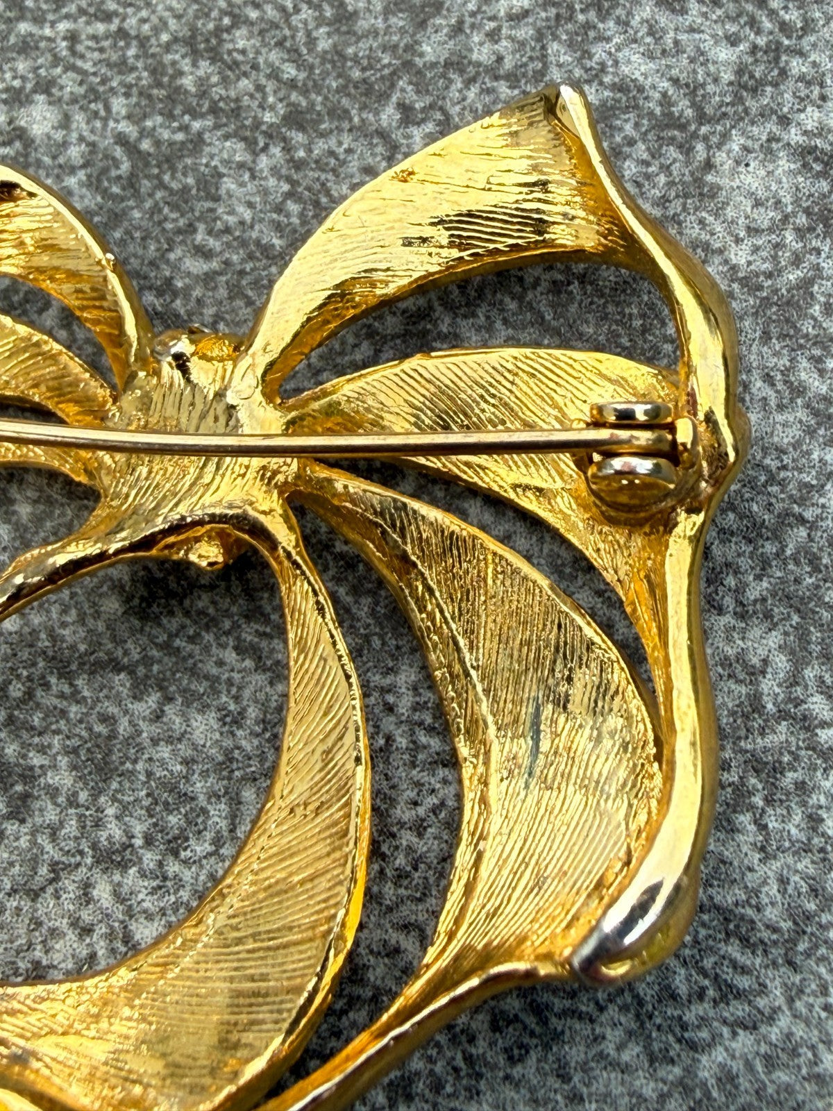 Vintage Bow Brooch Gold Tone Pin Ribbon Rhinestone Sparkly Shiny 20th Century