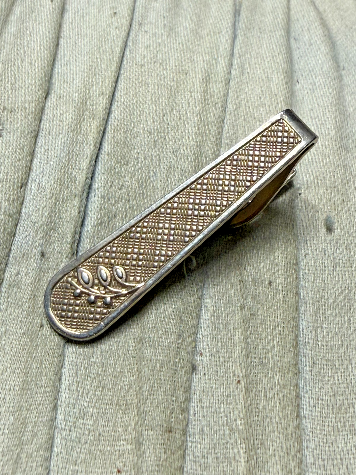 Vintage Fern Tie Clip Gold Tone Metal Bar Crosshatch Natural Mens Gents Retro