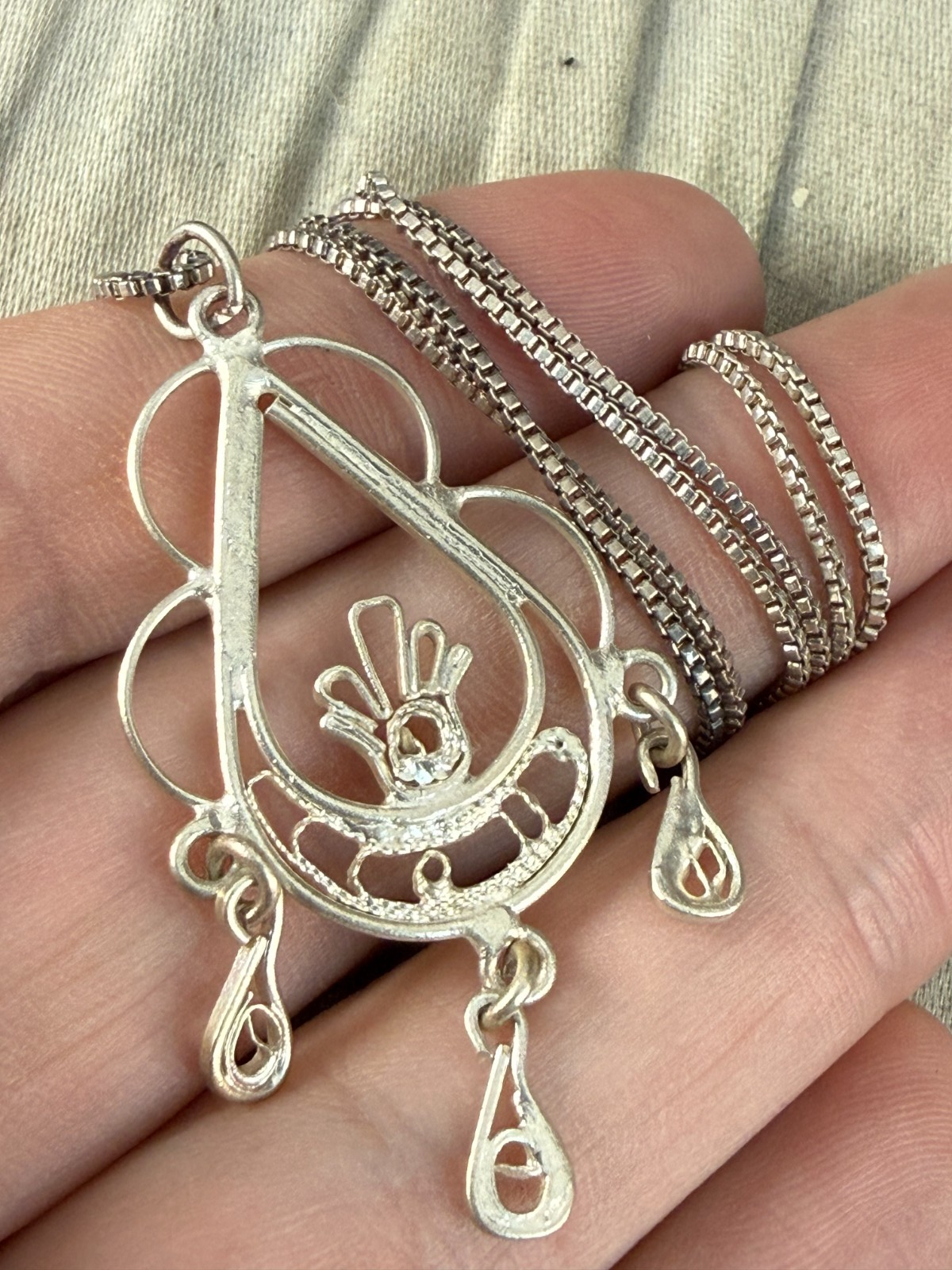 Vintage Silver Tone Solje Inspired Pendant Necklace 18KGP Box Chain Drops