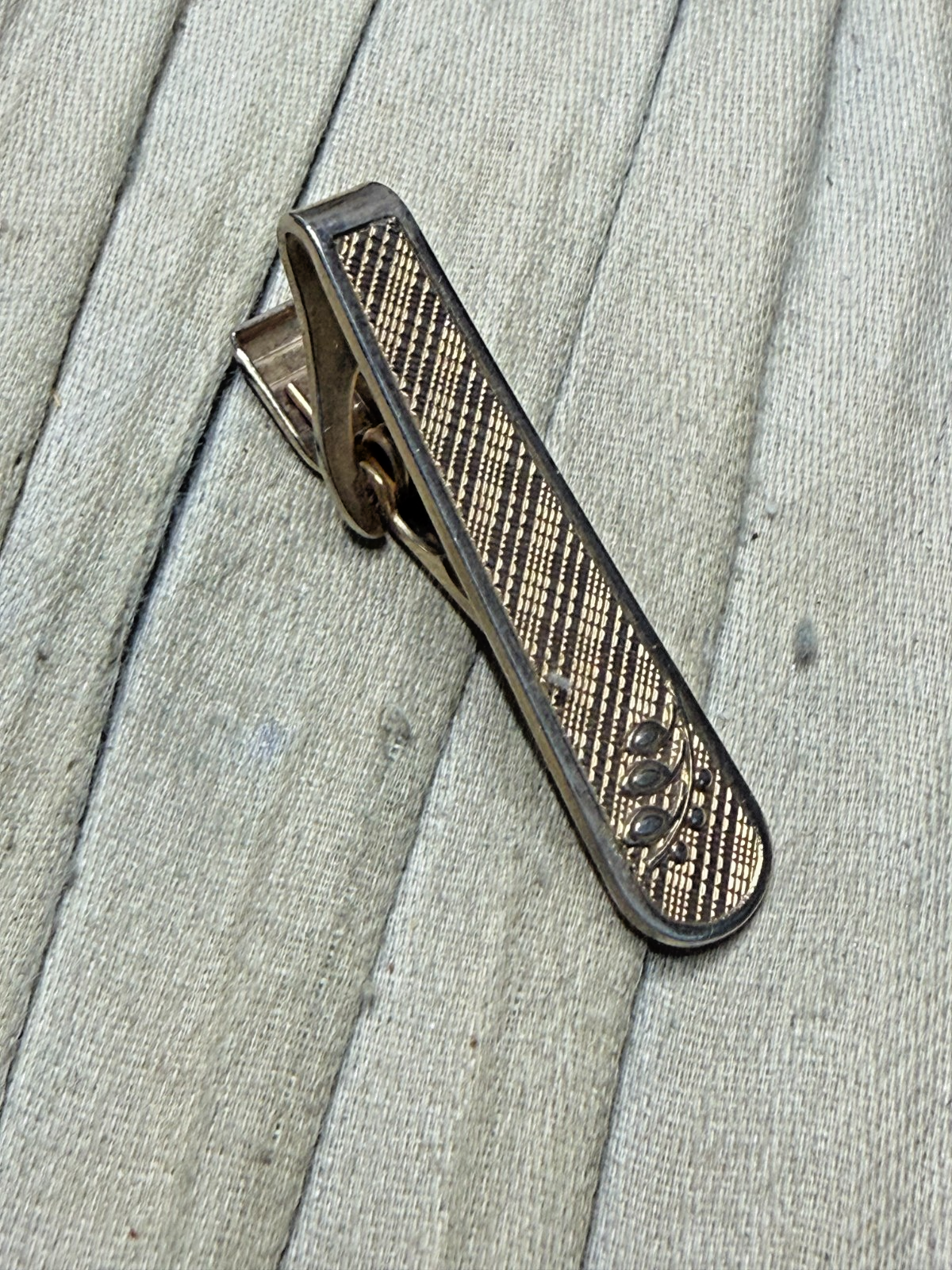 Vintage Fern Tie Clip Gold Tone Metal Bar Crosshatch Natural Mens Gents Retro