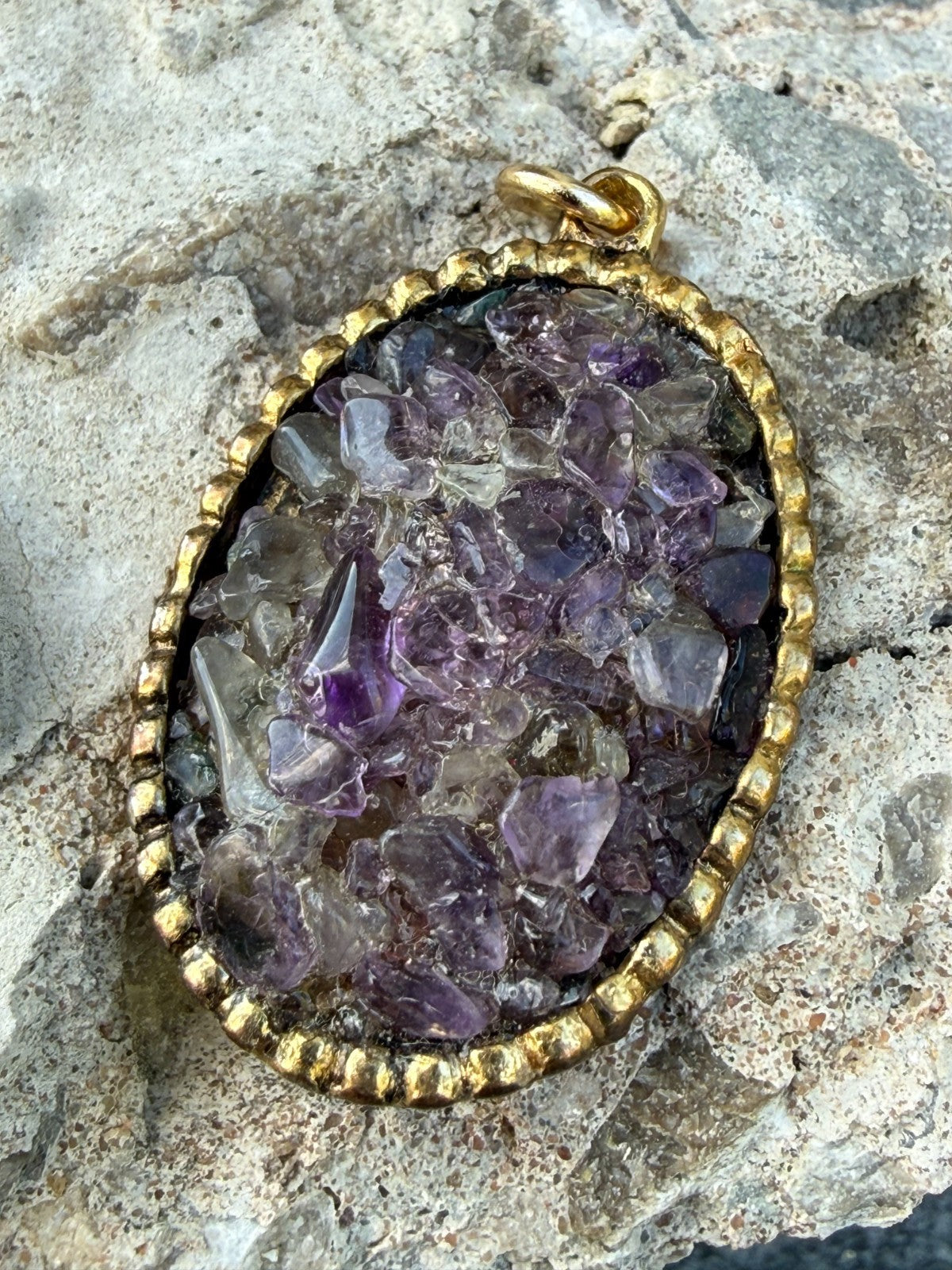 Vintage Amethyst Pendant Gold Tone Ornate Oval Purple Chip Shard