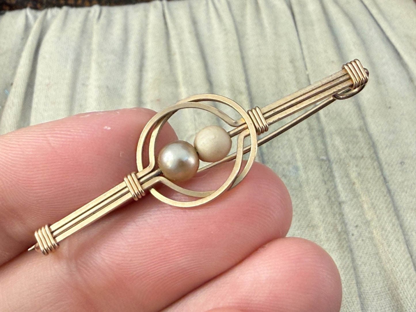 Antique Art Deco Gilt Bar Brooch Twin Pearl Cage Wirework Lapel Gold Tone Pin