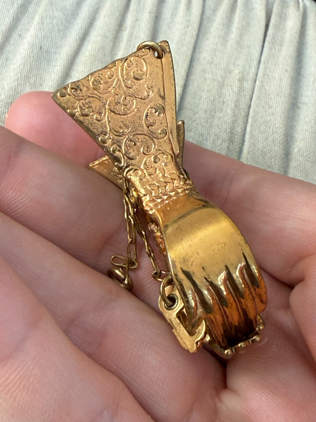 Vintage Zenette Gold Tone Glove Clip Holder Engraved Sleeve Hand Cuff Pin Chain