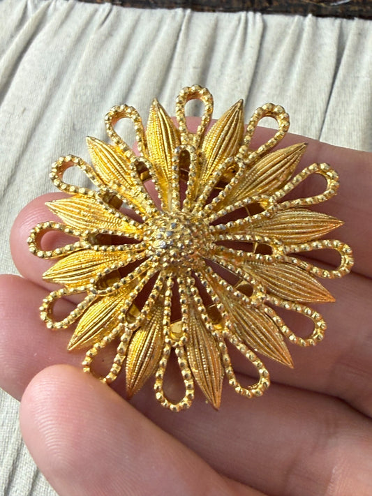 Vintage Scarf Clip 1960s Gold Tone Starburst Floral Daisy Textured