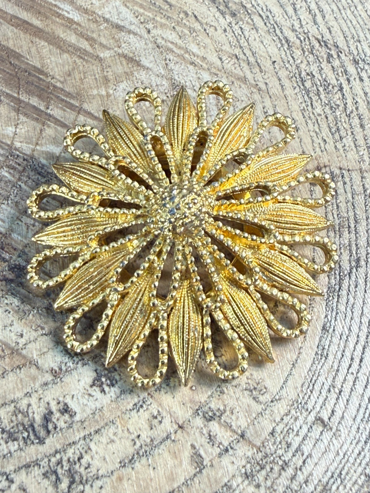 Vintage Scarf Clip 1960s Gold Tone Starburst Floral Daisy Textured