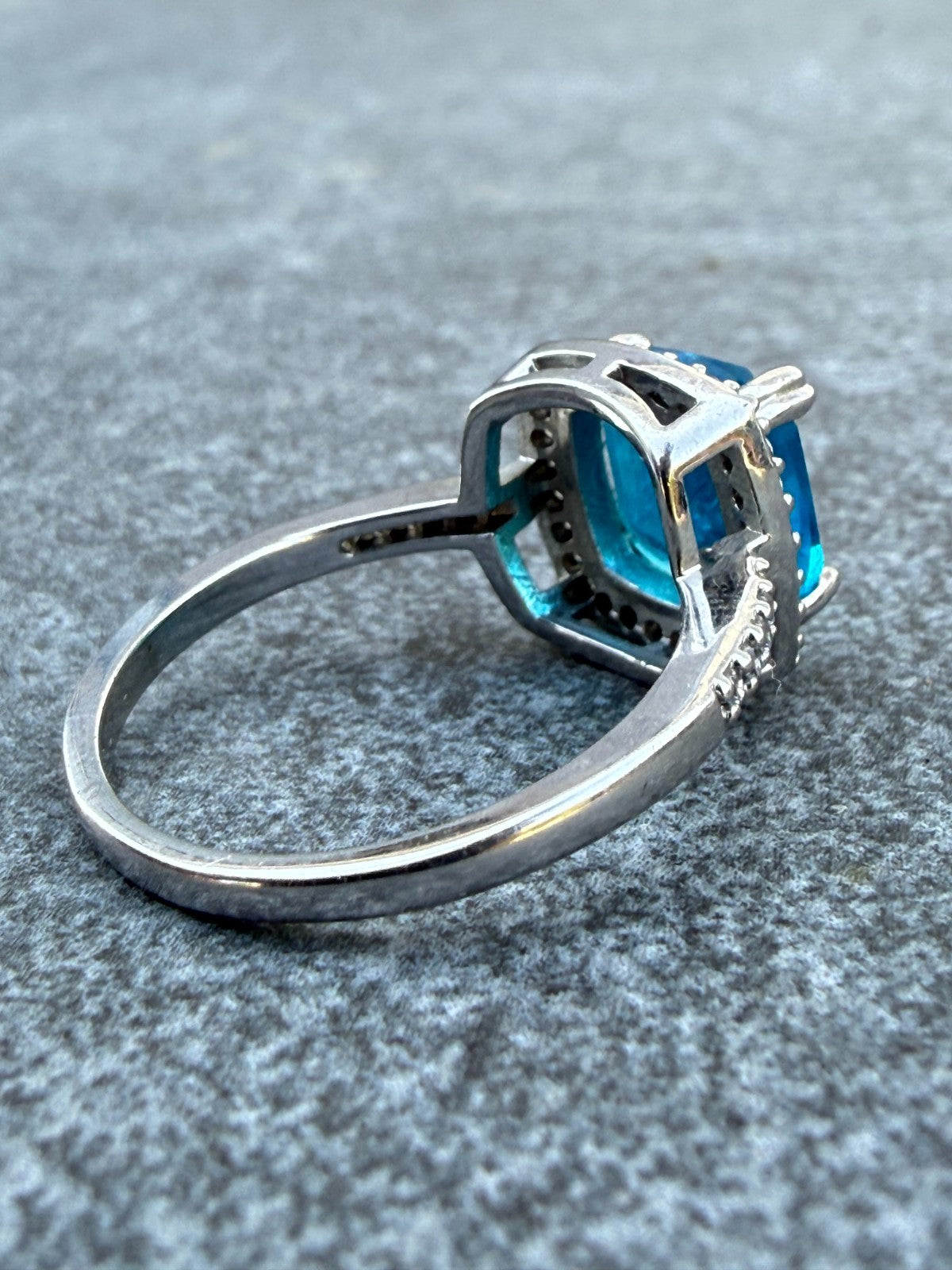 Sparkly Blue Ring Silver Tone Square Blue Glass Cocktail Statement Size R