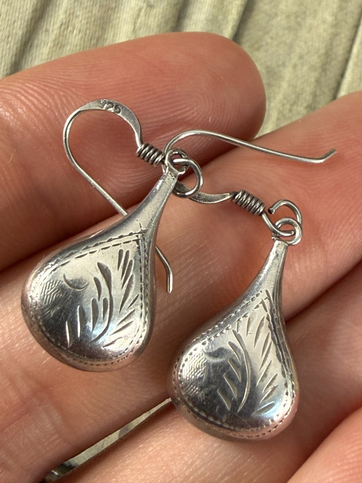 Vintage Sterling Silver 925 Puffed Teardrop Drop Earrings Engraved Foliate