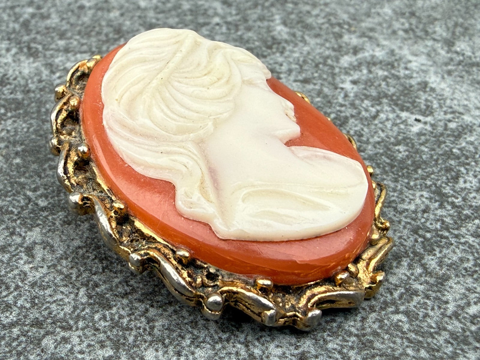 Vintage Cameo Brooch Gold Tone Pin Portrait Lady Woman Plastic Resin
