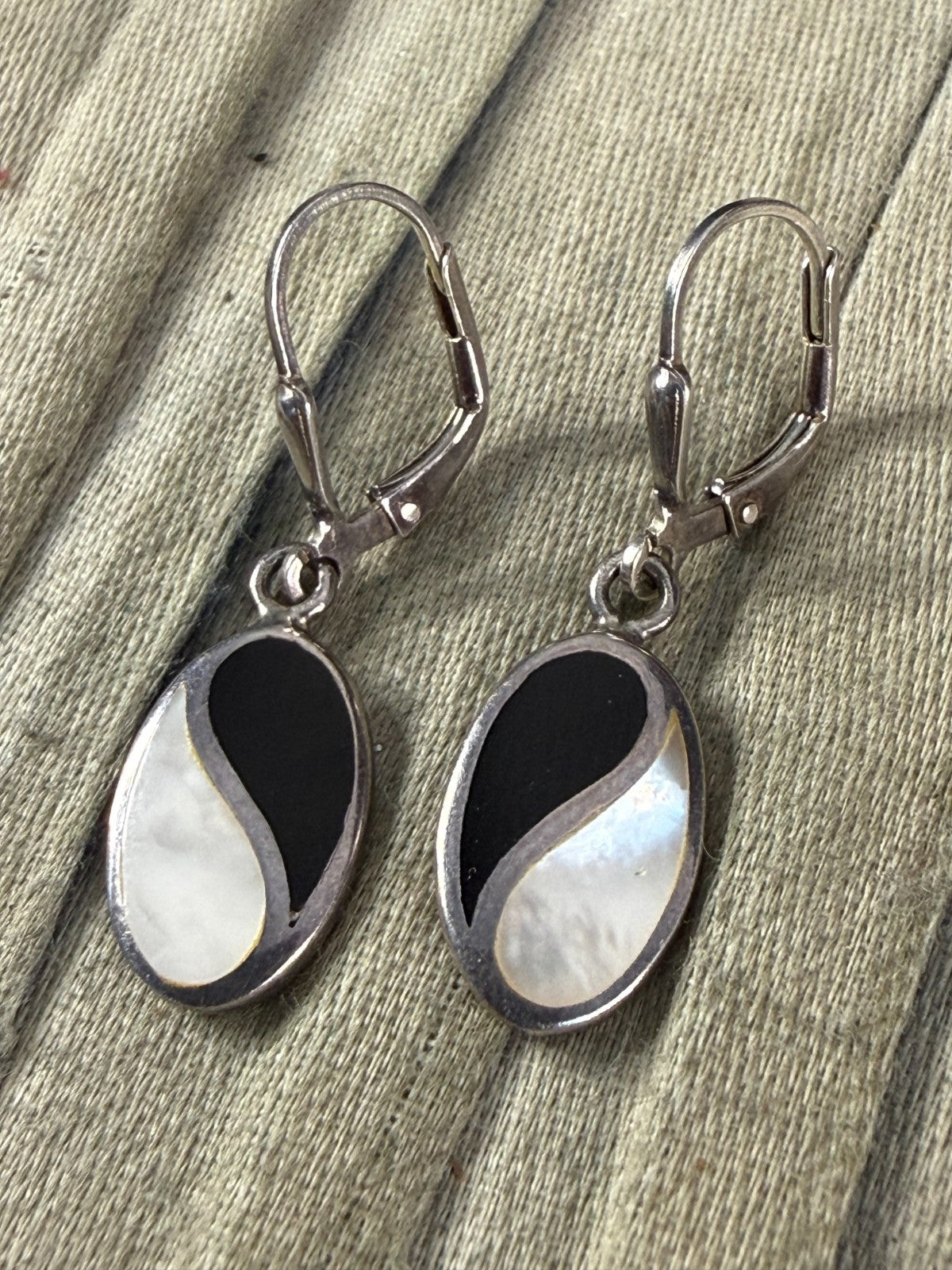 Sterling Silver 925 Black Onyx Mother of Pearl Yin Yang Drop Earrings Leverback