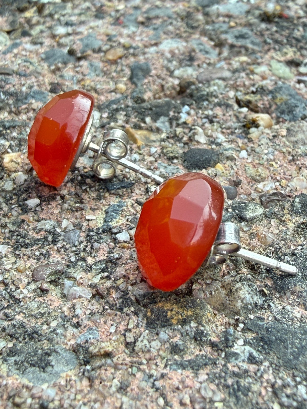 Indian Carnelian Sterling Silver Earrings TGGC Round Faceted Stud 925
