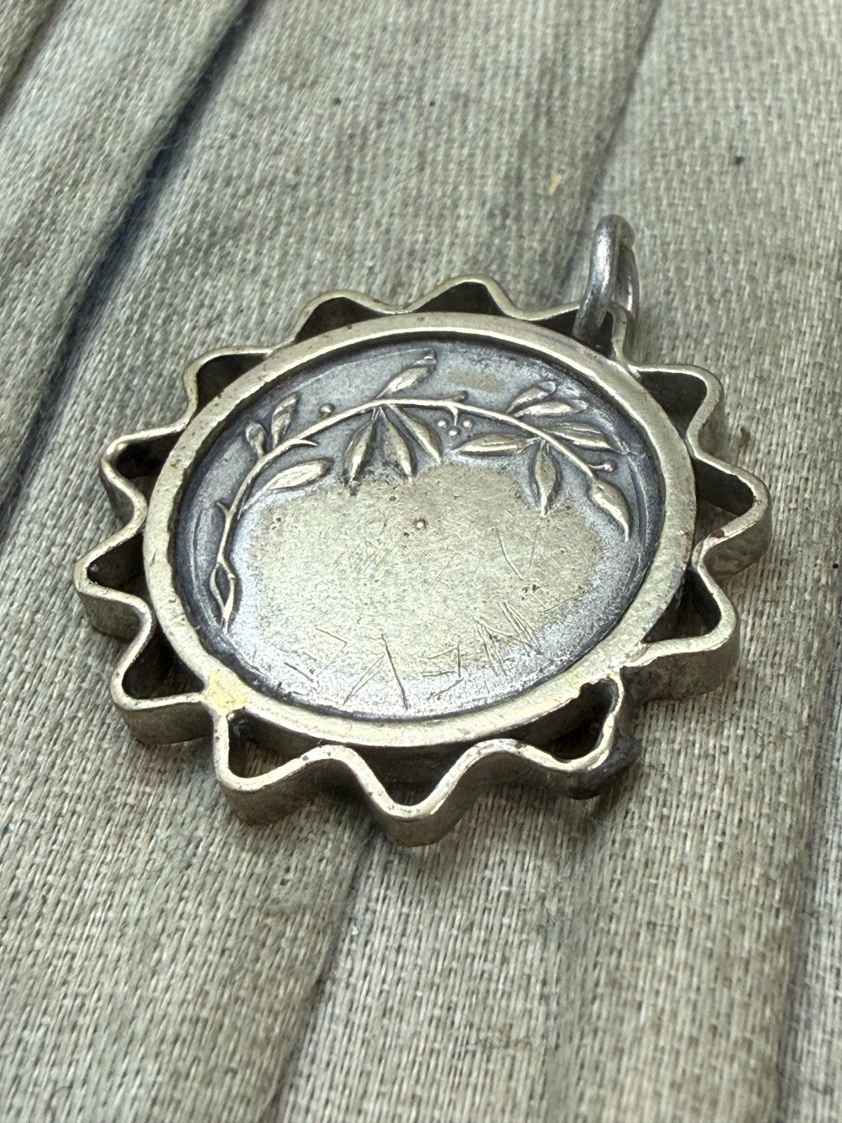 Vintage Horse Head Pendant Silver Tone Fob Medal Equestrian Scalloped Border