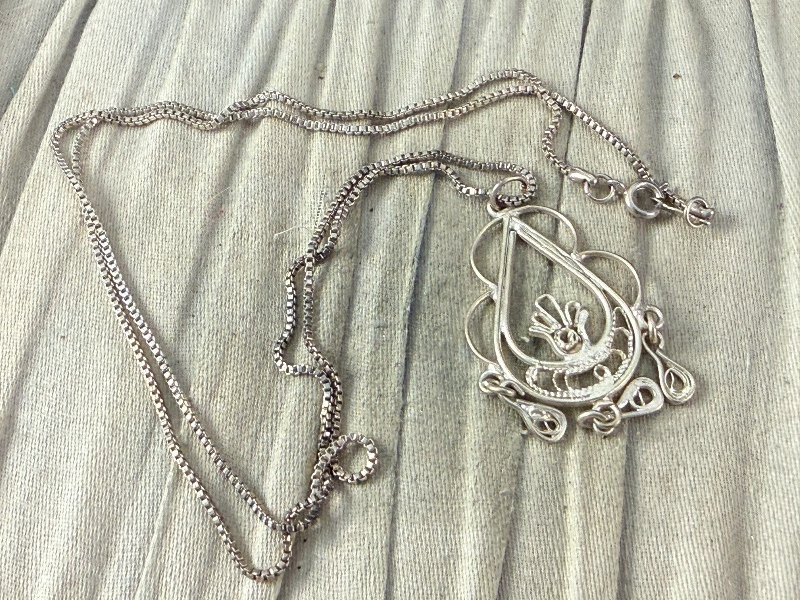 Vintage Silver Tone Solje Inspired Pendant Necklace 18KGP Box Chain Drops