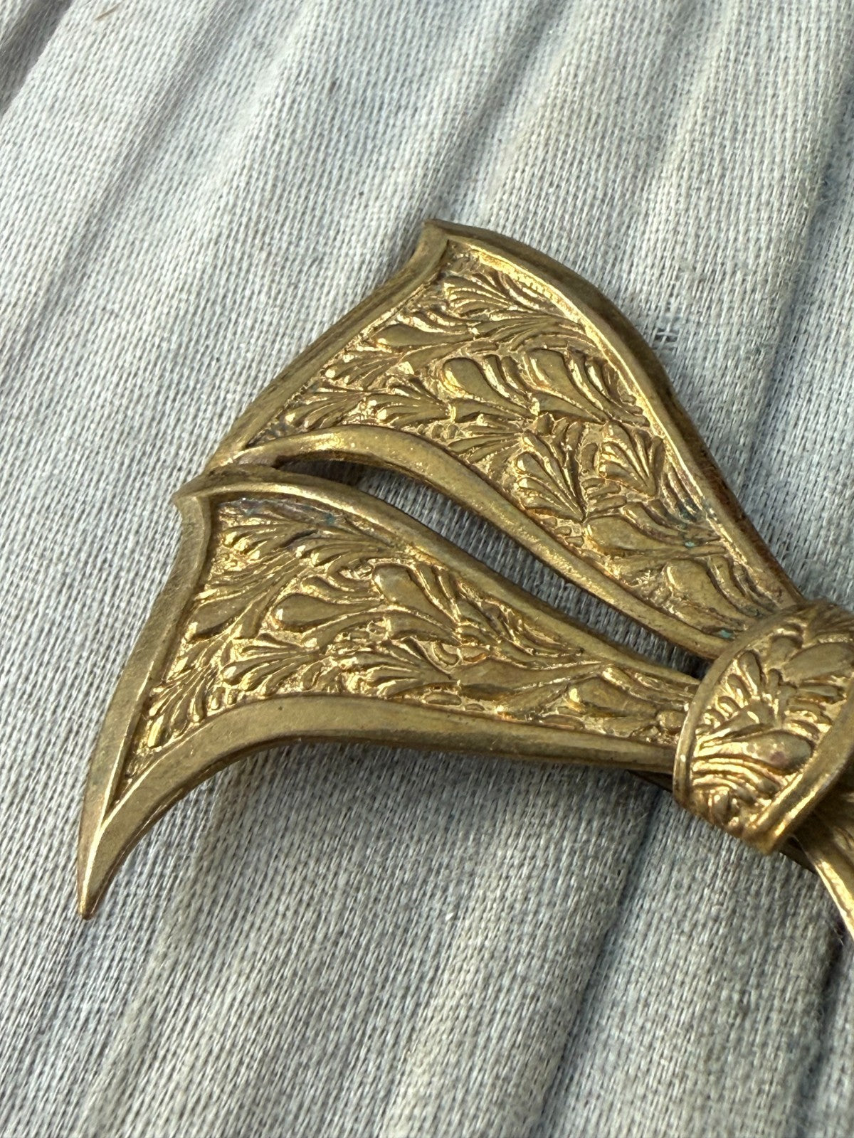 Antique Edwardian Bow Brooch Art Deco Gold Tone Engraved Foliate Acanthus Large