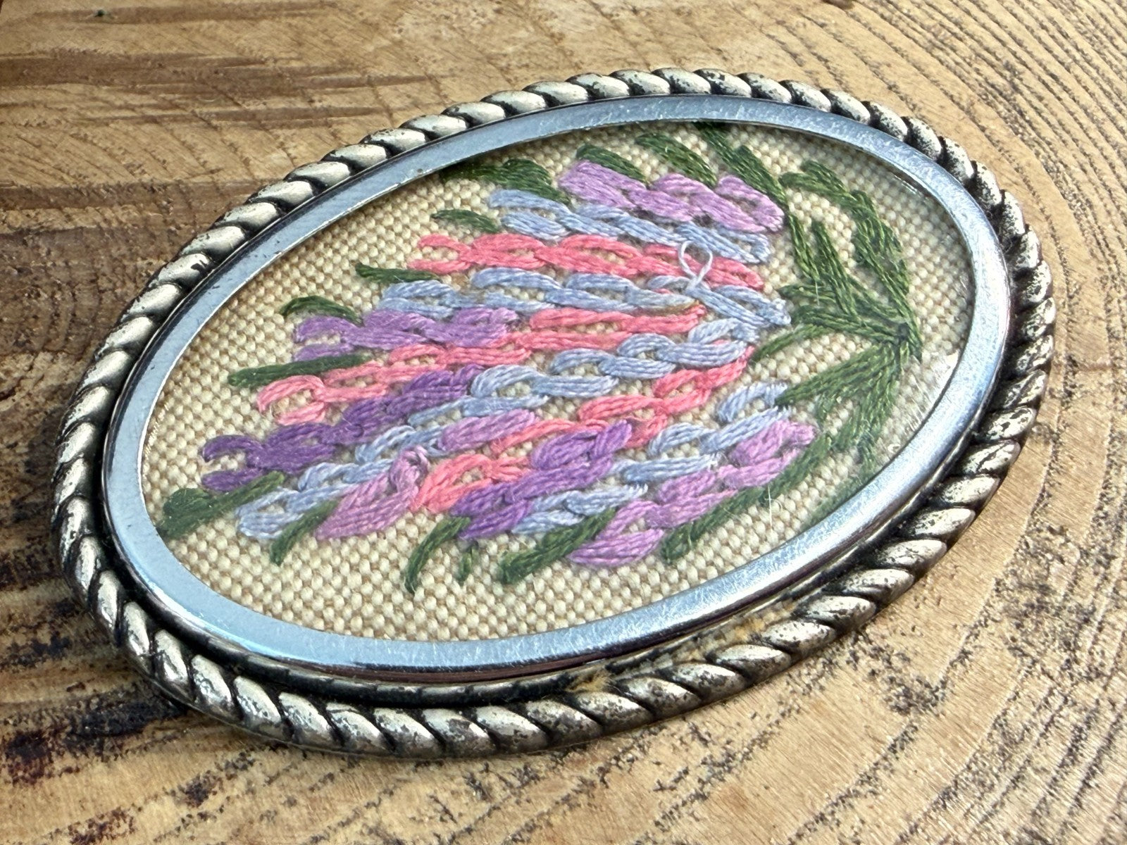 Vintage Embroidered Heather Brooch Silver Tone Oval Rope Border Floral Pin