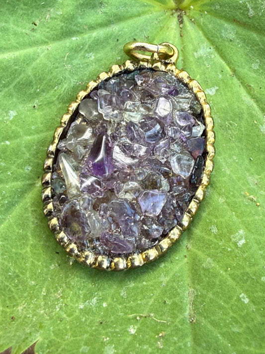Vintage Amethyst Pendant Gold Tone Ornate Oval Purple Chip Shard
