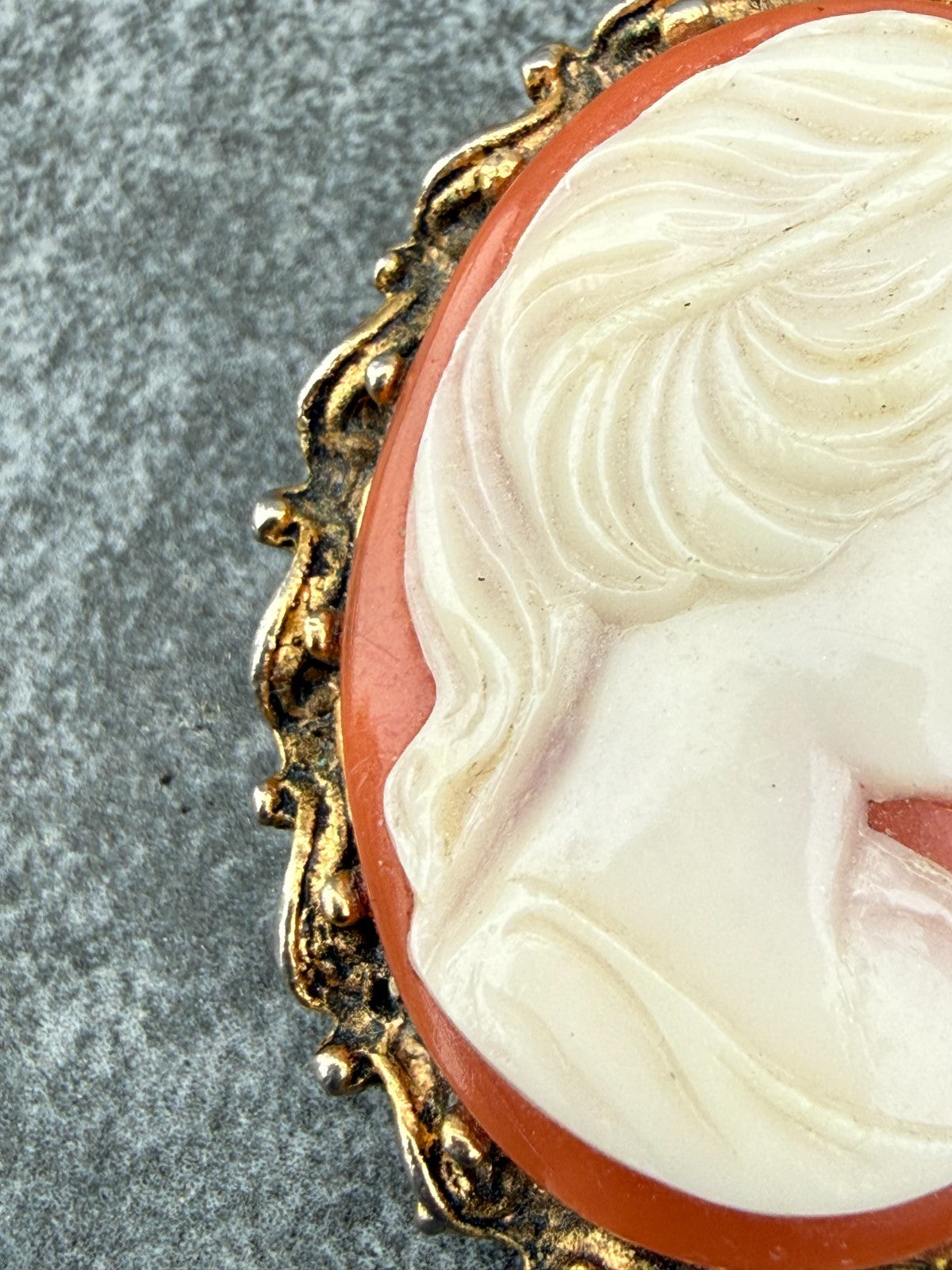 Vintage Cameo Brooch Gold Tone Pin Portrait Lady Woman Plastic Resin