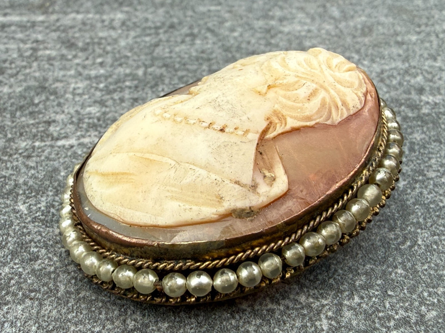 Vintage Gold Tone Shell Cameo Brooch Pin Lady Portrait Faux Seed Pearl Trim