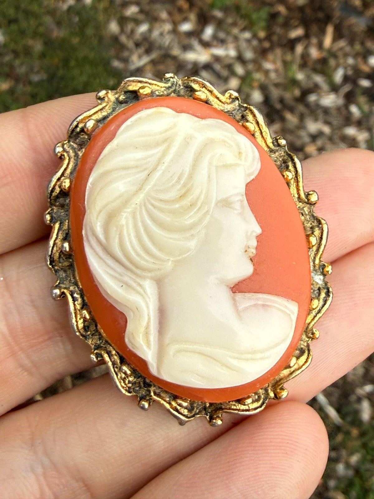 Vintage Cameo Brooch Gold Tone Pin Portrait Lady Woman Plastic Resin