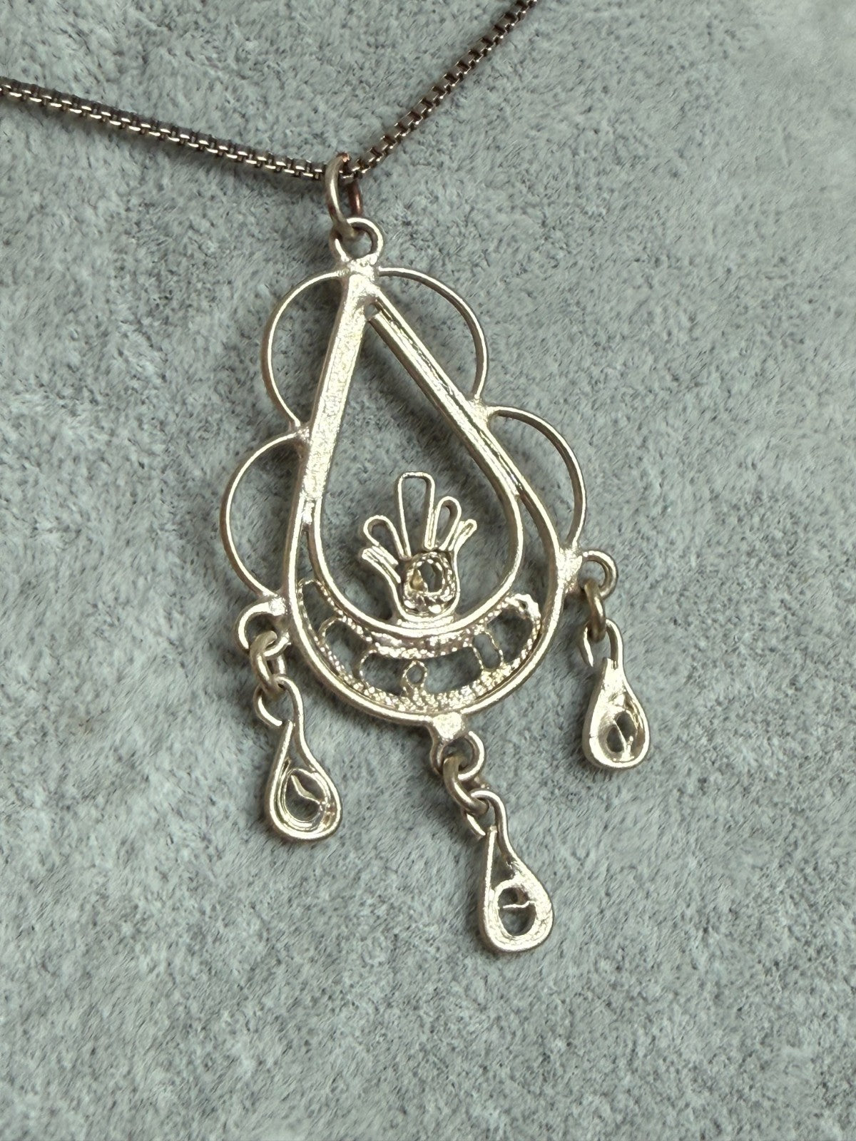 Vintage Silver Tone Solje Inspired Pendant Necklace 18KGP Box Chain Drops