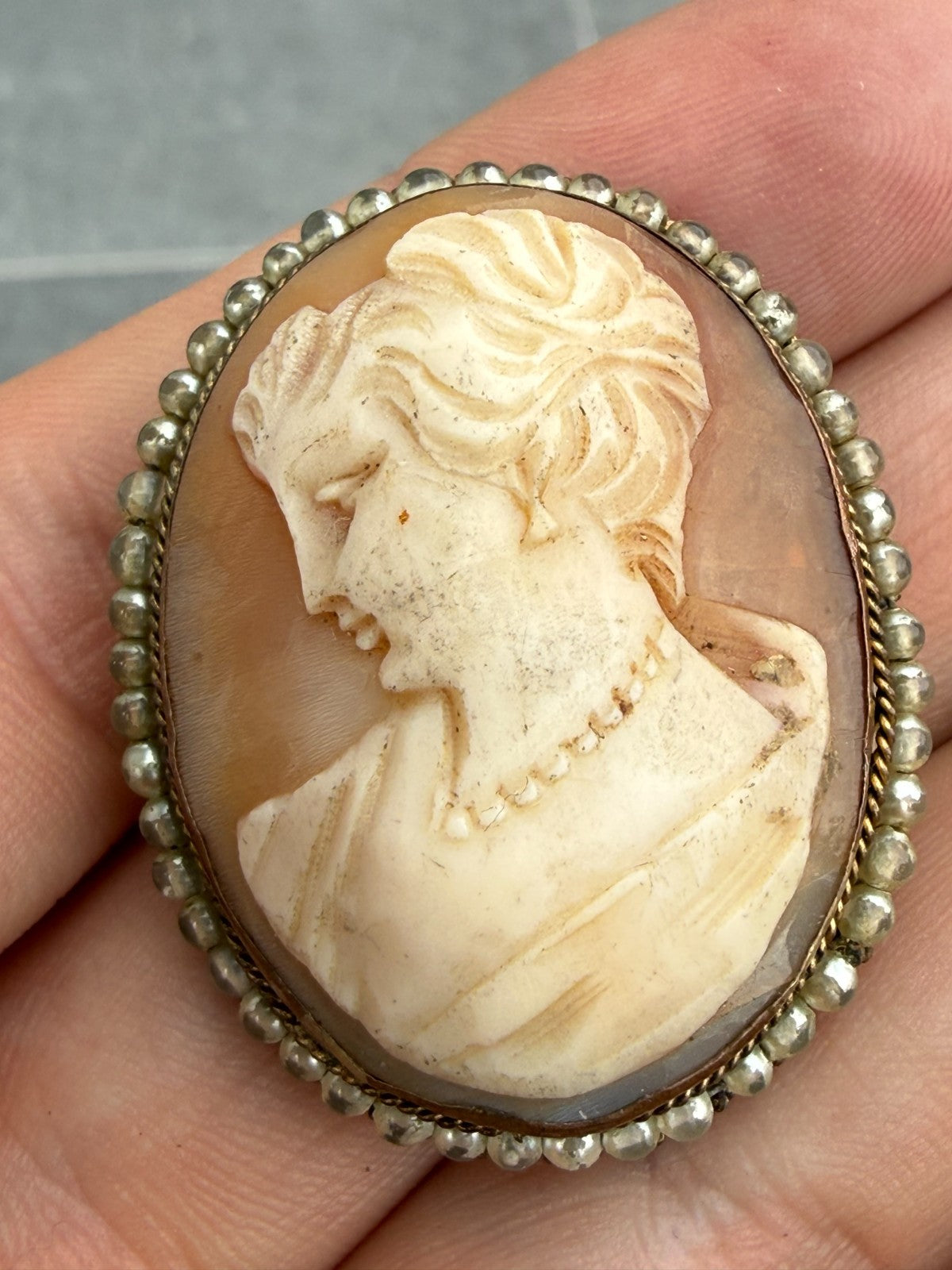 Vintage Gold Tone Shell Cameo Brooch Pin Lady Portrait Faux Seed Pearl Trim
