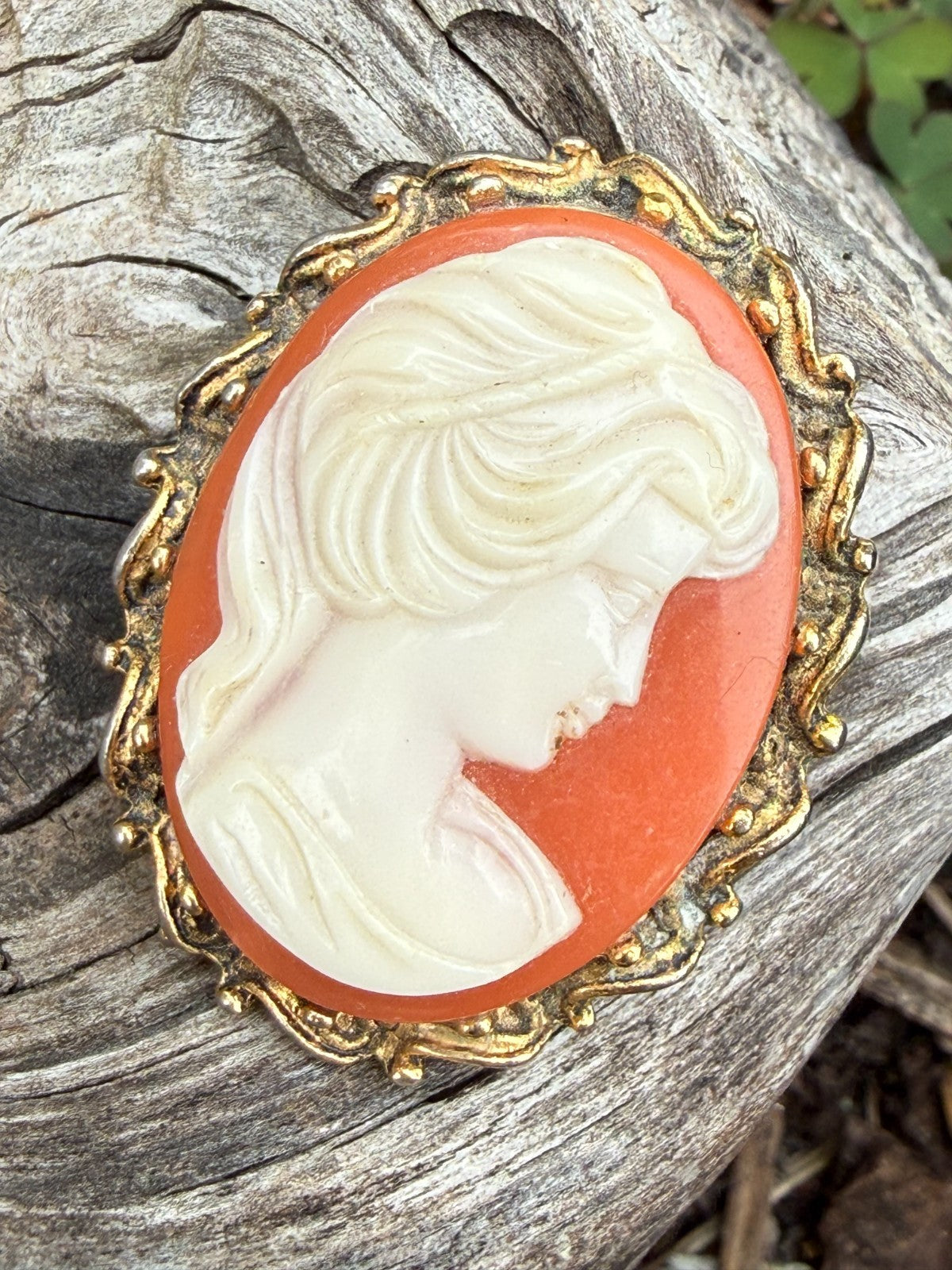 Vintage Cameo Brooch Gold Tone Pin Portrait Lady Woman Plastic Resin