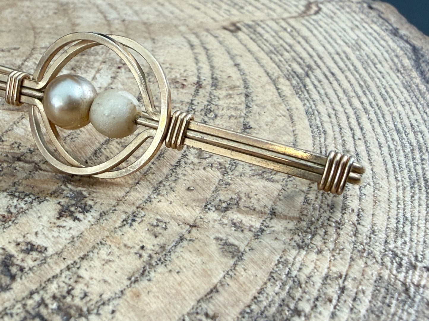 Antique Art Deco Gilt Bar Brooch Twin Pearl Cage Wirework Lapel Gold Tone Pin