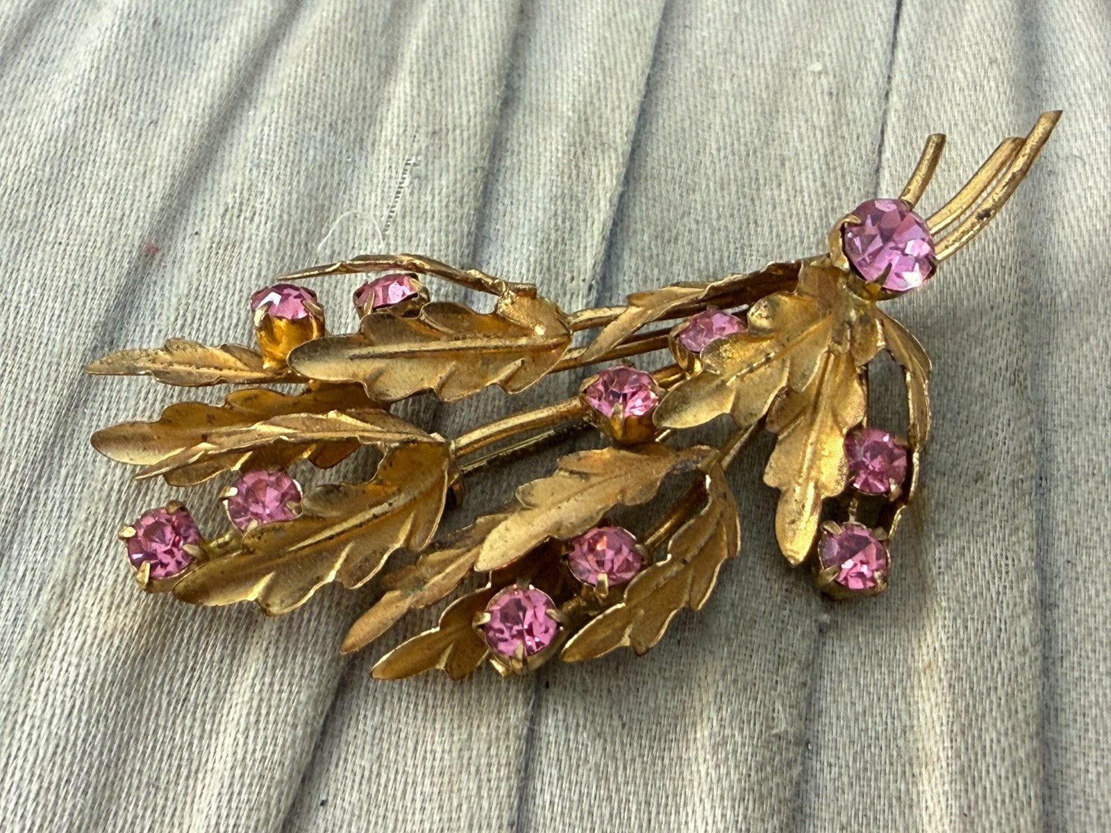 Vintage Gold Tone Leaf Spray Brooch Pink Rhinestone Floral Bouquet Pin 1950s