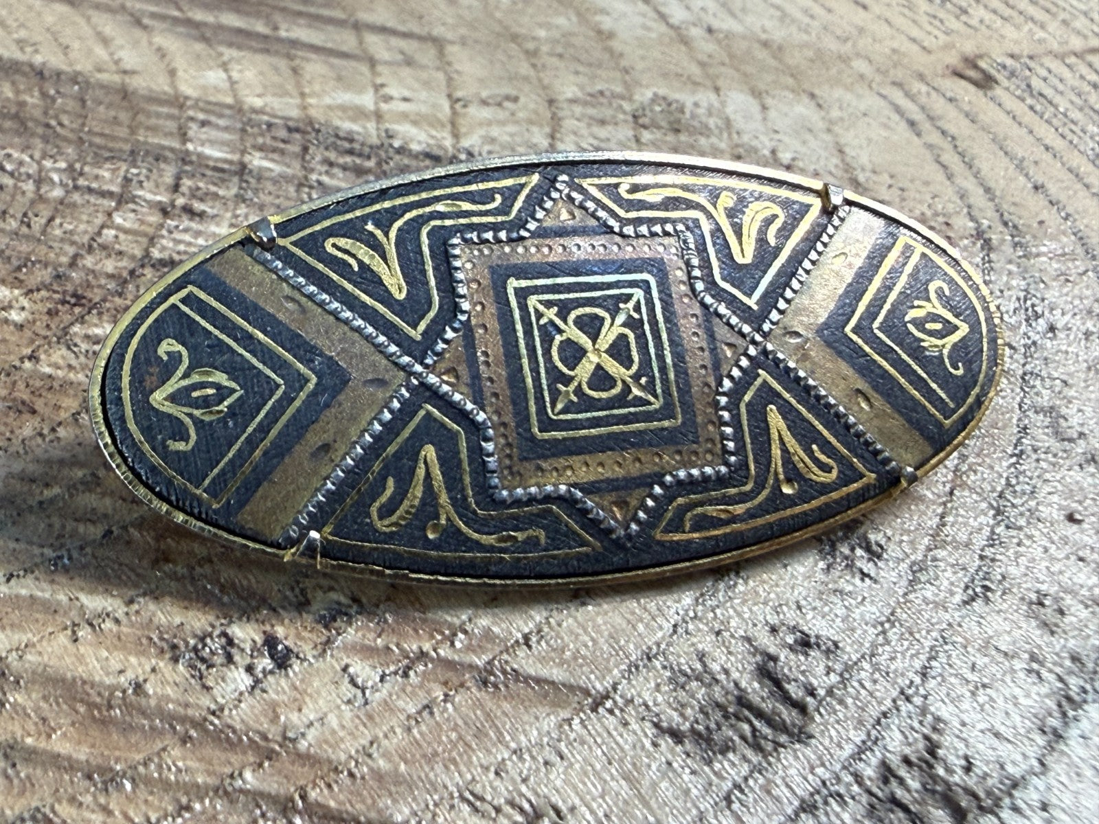 Vintage Damascene Brooch Pin Gold Tone Spanish Toledo Black Geometric Oval
