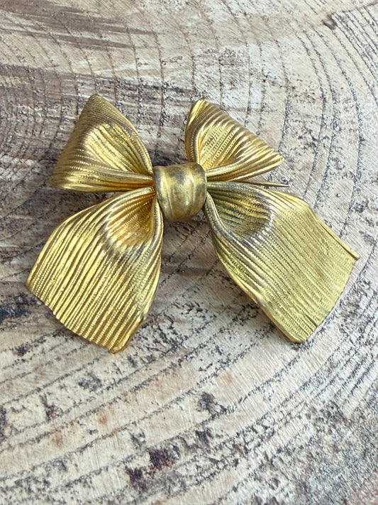 Vintage Gold Tone Ribbed Bow Brooch Mid Century Four Lobe Pleated Ribbon Pin