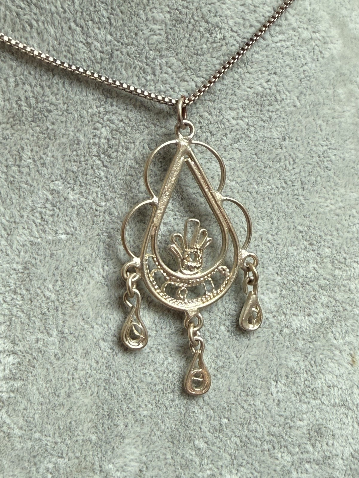 Vintage Silver Tone Solje Inspired Pendant Necklace 18KGP Box Chain Drops