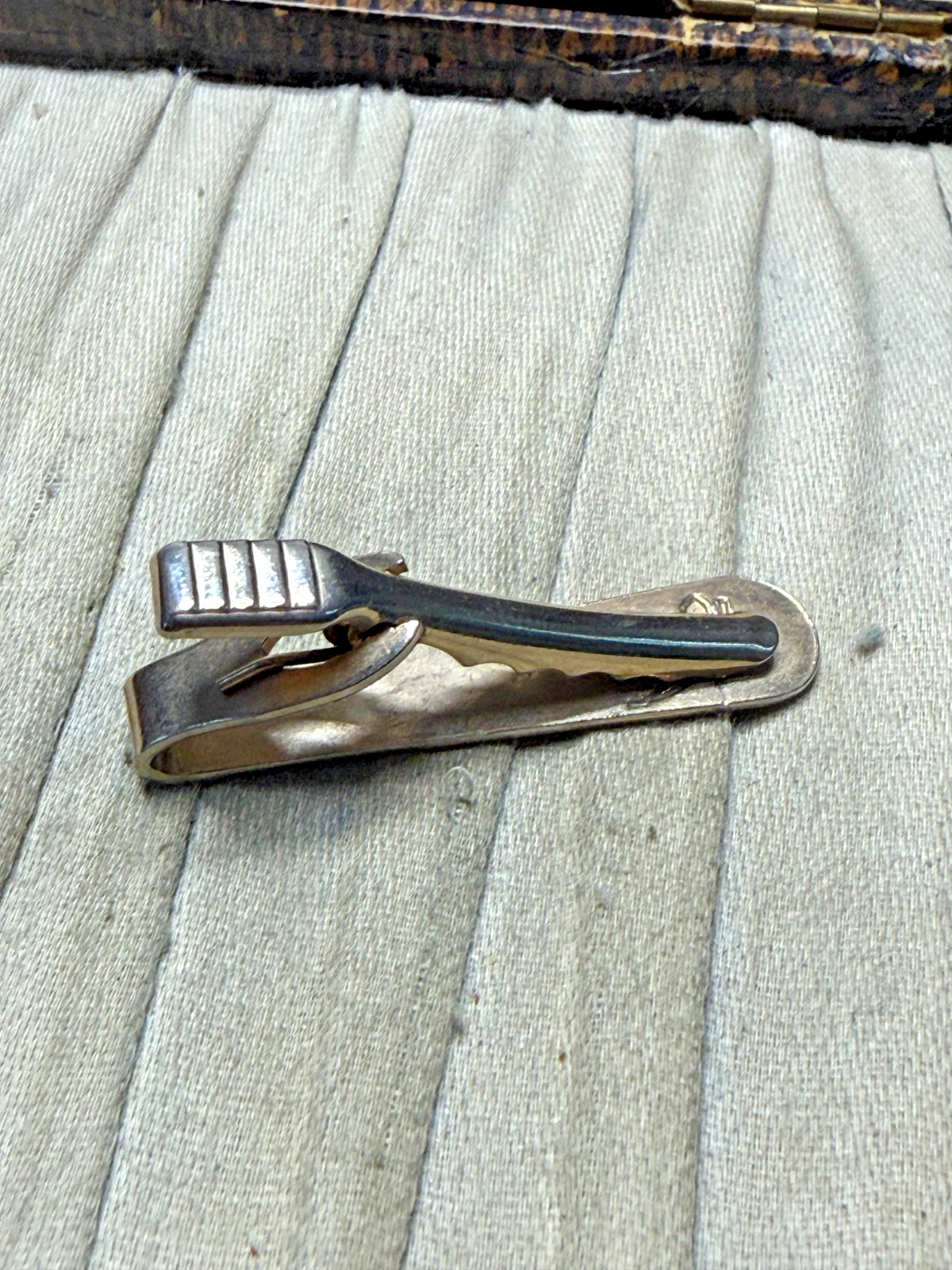 Vintage Fern Tie Clip Gold Tone Metal Bar Crosshatch Natural Mens Gents Retro
