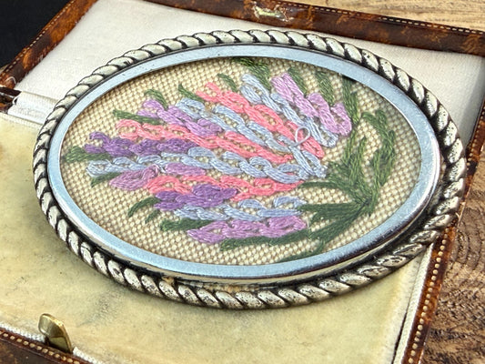 Vintage Embroidered Heather Brooch Silver Tone Oval Rope Border Floral Pin