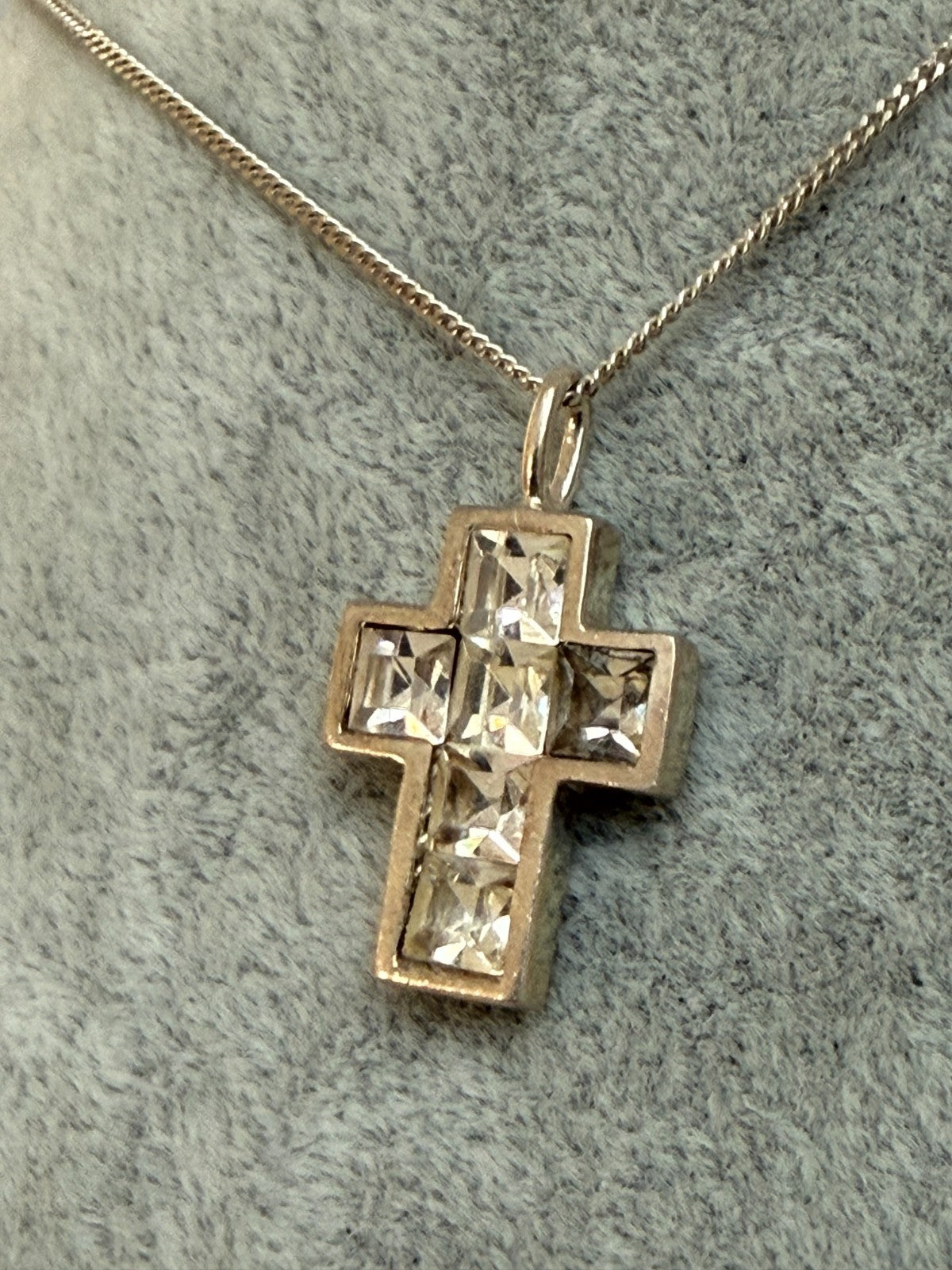 Sterling Silver 925 Cross Pendant Clear Glass Stone Set Necklace 40cm Curb Chain