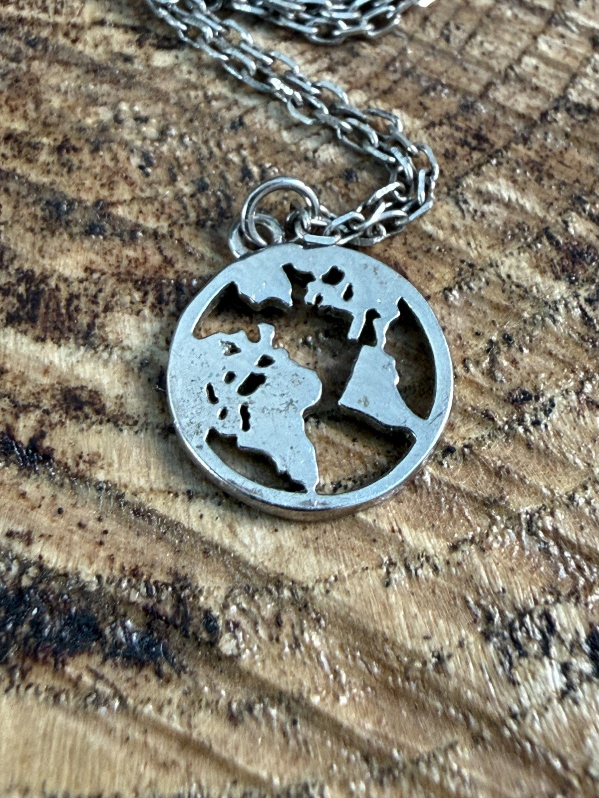 Sterling Silver 925 Globe World Map Pendant Necklace Cable Chain 46cm