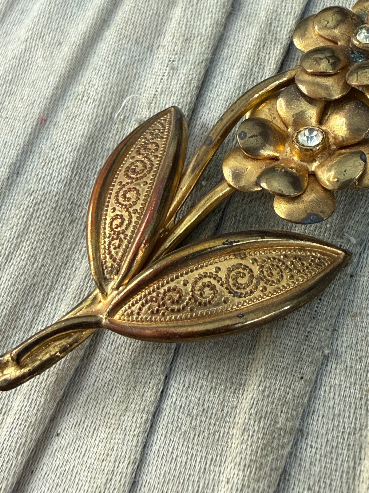 Vintage Double Flower Spray Brooch Clear Rhinestone Leaf Stem Gold Tone Floral