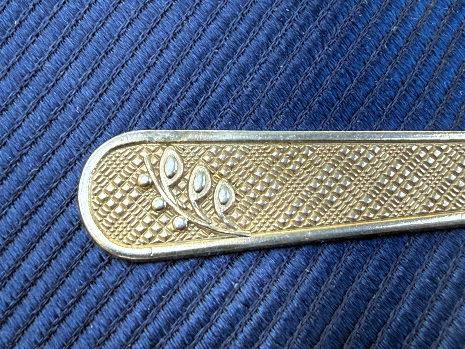 Vintage Fern Tie Clip Gold Tone Metal Bar Crosshatch Natural Mens Gents Retro