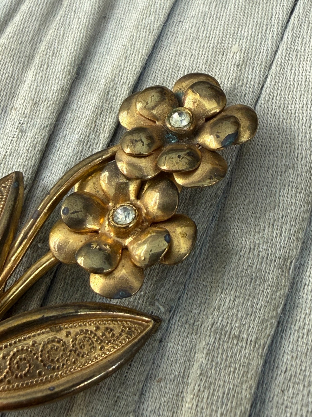 Vintage Double Flower Spray Brooch Clear Rhinestone Leaf Stem Gold Tone Floral
